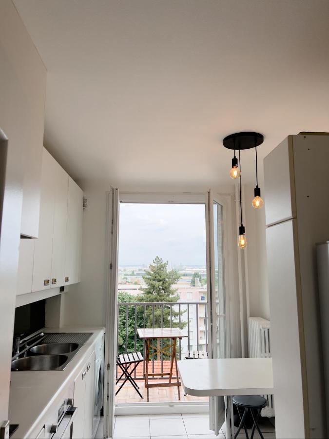 Appartement Spacieux Avec Balcon Saint-Fons Exterior foto
